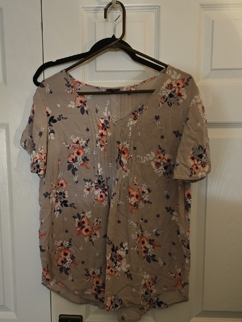Torrid Women’s Taupe Floral Short-Sleeve Blouse